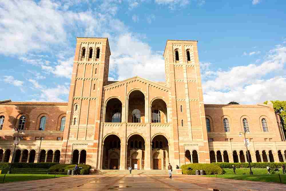 How Do You Choose Between Universities in the US vs the UK? 
