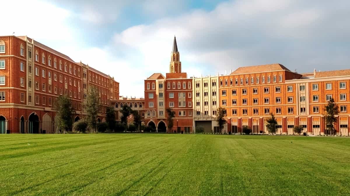 How To Answer The USC Supplemental Essay Prompts For 2022/23