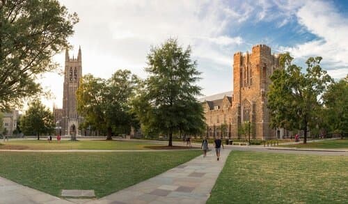 Test-Optional Colleges 2025/26: A Complete List and Tips for Your SAT/ACT Strategy