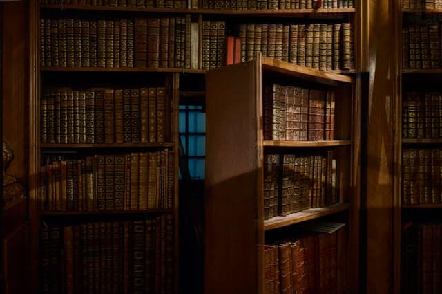 The 8 College Secret Societies in the Ivy League and Beyond You Should know