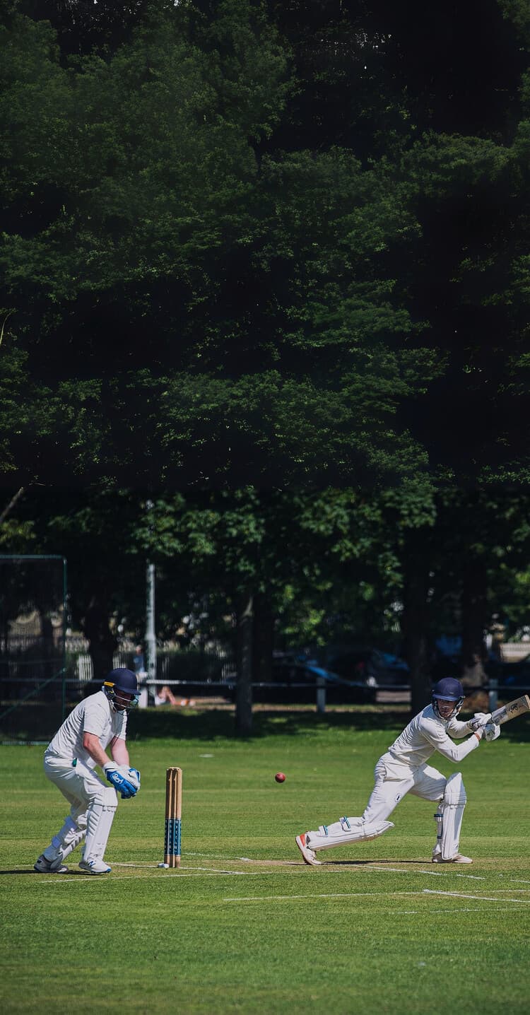 athletics_cricket_mobile_375