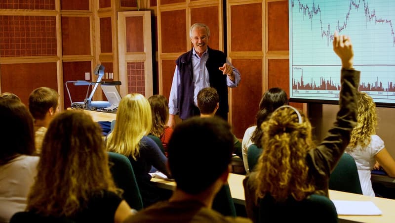 The 10 Best Economics Schools in the World [2021]