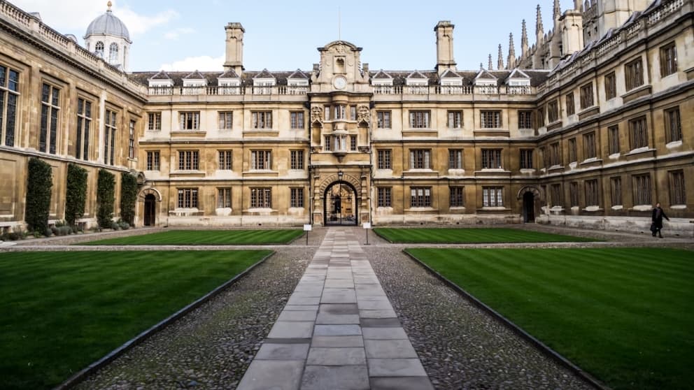 The Best Unis in US & UK to Study English and Literature