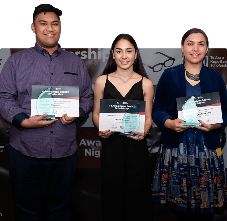 tkb-maori-scholarship-side-image